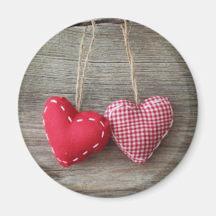Imã Corações vermelhos na mesa de madeira 2