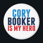 Imã Cory Booker é o meu herói<br><div class="desc">Cory Booker é o meu ímã Herói. Este membro do partido democrático fez história quebrando o recorde falando por mais de 25 horas. Foi o discurso mais longo da história e um movimento impressionante contra Trump.</div>