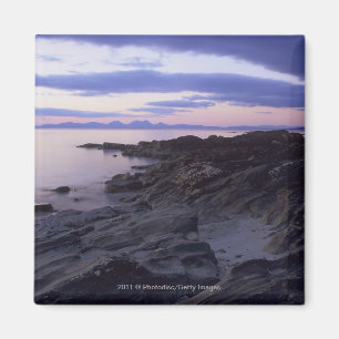 Imã Costa rochosa no por do sol em Kintyre, Argyll,