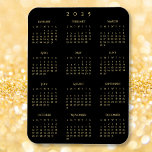 Ímã Cozinha da geladeira do calendário do ano de Cheio<br><div class="desc">Tipografia personalizada,  elegante e elegante em dourado a preto,  calendário do ano de cheio de 2025,  alta qualidade,  água e íman flexível resistente a manchas,  para qualquer superfície magnética em casa ou no escritório. Faz um presente personalizado excelente para amigos e família,  para feriados,  natal,  anos novos.</div>