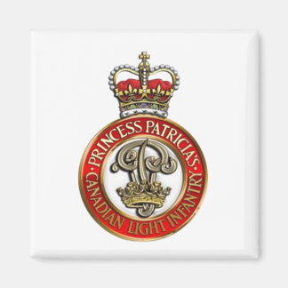 Imã CRACHÁ do Boné PPCLI no chão branco traseiro