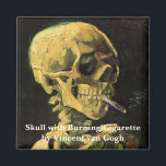 Imã Crânio com cigarro queimado por Vincent van Gogh<br><div class="desc">Crânio com Cigarro queimado por Vincent van Gogh é um apos impressionismo de arte de vintage que ainda pinta a vida. Um retrato do esqueleto humano fumando. Imagem do excelente a utilizar em produtos anti-tabagismo. Fumar matares 1.000 a cada ano, ajudar alguém a parar de fumar hoje. Imagem de excelente...</div>