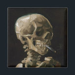 Imã Crânio com o cigarro queimado Vincent van Gogh Art<br><div class="desc">Vincent van Gogh (holandês, 1853-1890) Skull of a Skeleton with Burning Cigarette, 1885-86, Oil on canvas Unframed: 32 cm × 24, 5 cm (13 cm × 9, 6 pol) Trabalhos precoces de Vincent van Gogh. Esta pequena pintura faz parte da coleção permanente do Museu Van Gogh em Amsterdã. Era mais...</div>