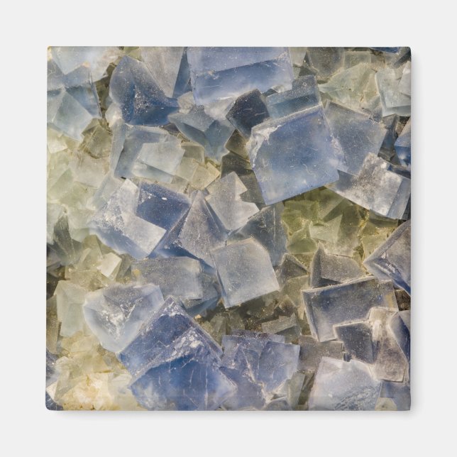 Imã Cristais de Fluorite Azul na Matriz (Frente)