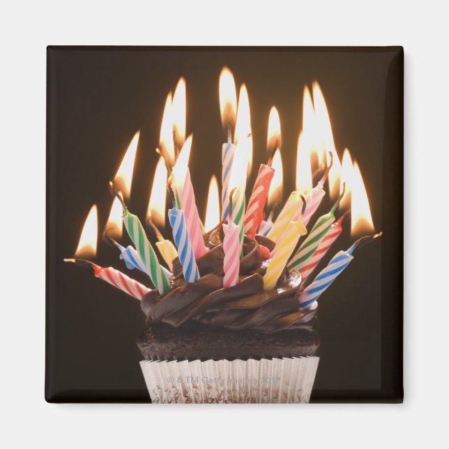 Imã Cupcake com velas de aniversário (Frente)