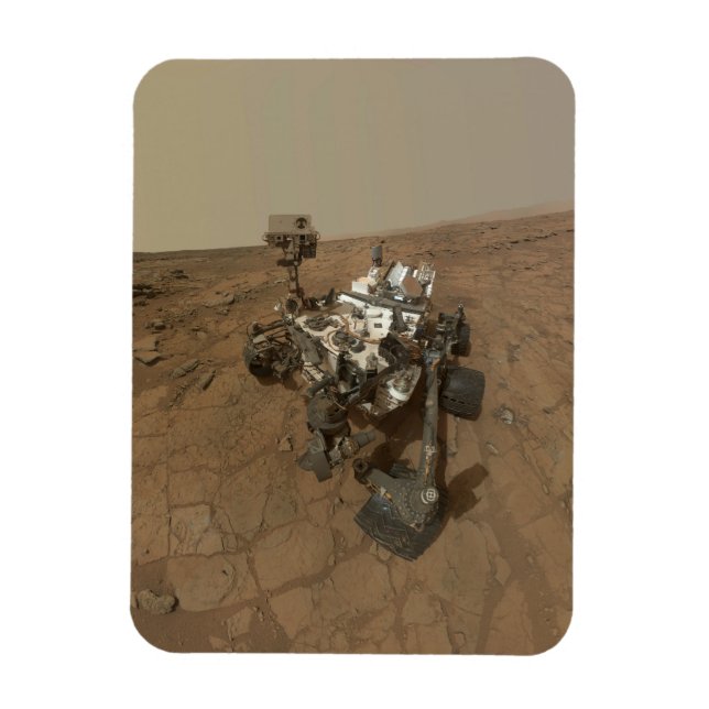 Ímã Curiosidade Rover Na Superfície De Marte. (Vertical)