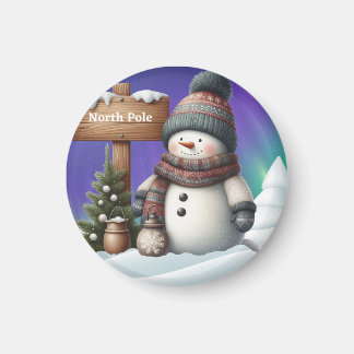 Imã Cute snowman on North Pole with northern lights