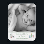 Ímã Da Nossa Casa Ao Seu Cartão De Férias Xmas Fotográ<br><div class="desc">"Da nossa Casa à Sua" Adicione a sua escolha de fotografia.  Casa doce com pequeno boneco de neve.  Mude o seu nome e que cartões de natal bonito. Tão simples e adorável. Um excelente.</div>