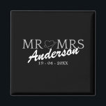 Imã Dama personalizado do Sr. e da Sra. Wedding Famíli<br><div class="desc">Este é um Design de monograma de casamento. É um presente perfeito para os casais e é um símbolo do amor,  do apoio e da amizade que sempre os cercará em sua jornada através do casamento.</div>