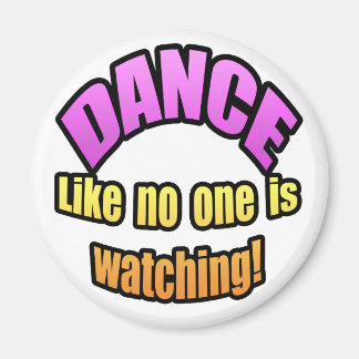 Imã Dance como ninguém está assistindo.