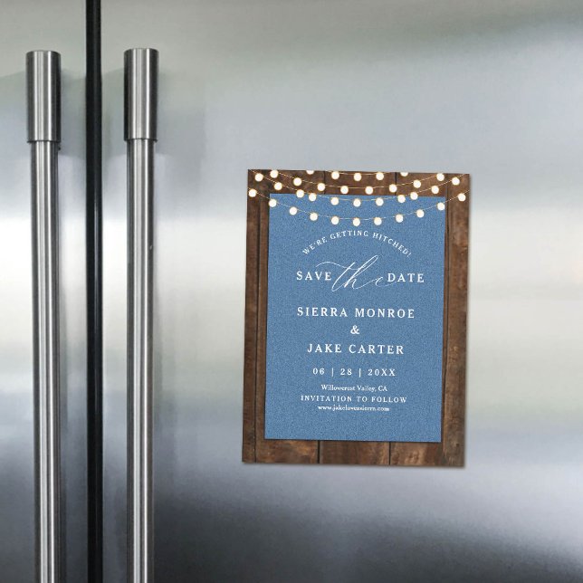 Ímã de data de casamento rústico em madeira com lu (magnet wedding save the date rustic wood denim string lights blue white calligraphy chic elegant)