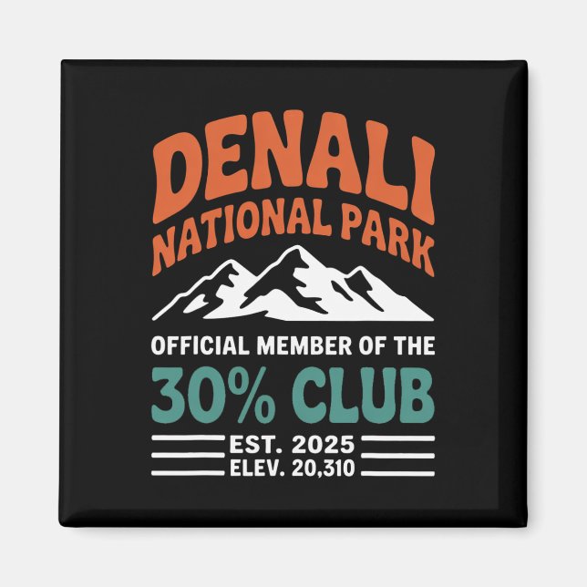 Imã Denali 30 Percent Club Est 2025 Hiking Adventure G (Frente)