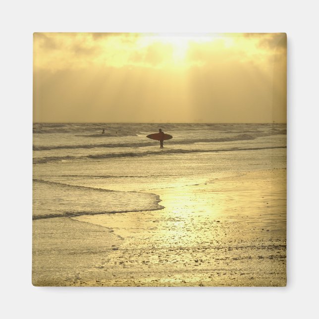 Imã Desfrutando da Praia ao Pôr do Sol (Frente)
