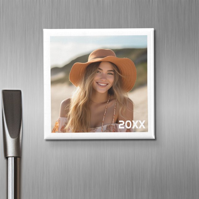 Imã Design Minimalista Moderno com Ano (Personalized fridge magnet with photos and custom text)