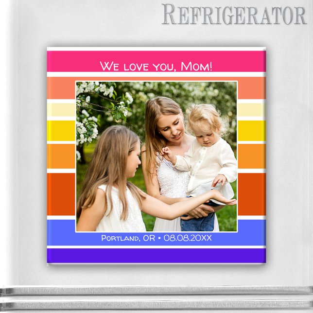 Imã Dia de as mães Feliz Ímã de Fotos Stribow (Photo magnet featuring your photo framed by a retro colorful rainbow striped design)