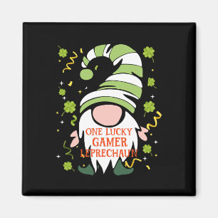 Imã Dia Divertido do Gamer no St Patrick com Gnome Sor