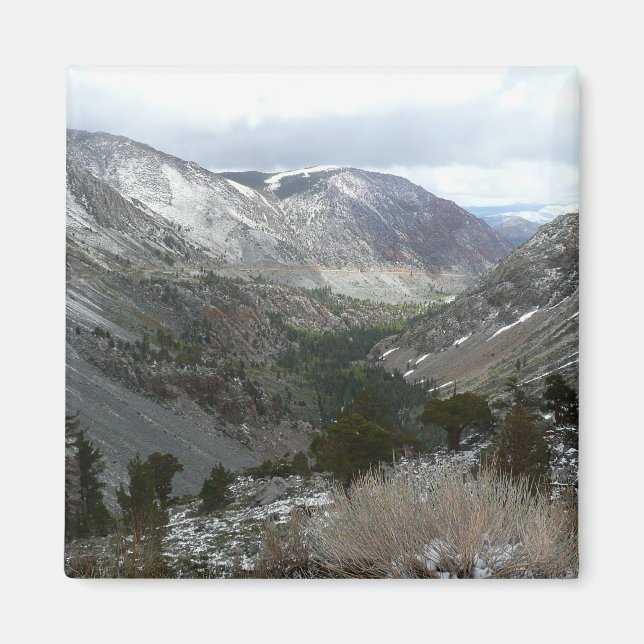 Imã Dirigindo pelas montanhas Snowy Sierra Nevada (Frente)