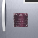 Imã Doce 16 rosa-burgundy tiara salvar a data<br><div class="desc">Para um doce elegante 16,  16 anos. Uma cor de fundo arrojada. Decorado com poeira cintilante rosa,  uma tiara. Personalize e adicione um nome,  idade e data. Salvar a data é escrito com um script de estilo moderno,  escrito à mão,  com alternâncias.</div>