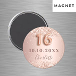 Imã Doce 16 rosa dourado com brilho para salvar a data<br><div class="desc">Imã salve a data elegante, clássica, glamourosa e feminina para uma doce 16, 16.ª festa de aniversário. Rosa dourado e fundo de gradiente de descarga. Decorado com rosa dourado, falso brilho, faíscas. Personalize e adicione um nome. O nome é escrito com um moderno e escuro estilo escrito à mão, com...</div>