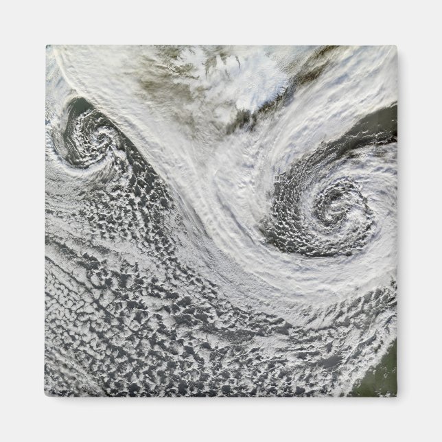 Imã Dois ciclones formados em tandem a sul da Islândia (Frente)