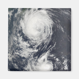 Imã Dois sistemas de tufão se aproximando do Extremo O