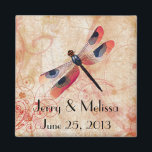 Imã Dragonfly Flourish Weding Favor Magnet<br><div class="desc">Esta Dragonfly Flourish Wedding Favor Magnet apresenta minha libélula aquática em um fundo em camadas de arte digital. Excelente para Casamentos de Verão ou Casamentos de Dragonfly.</div>