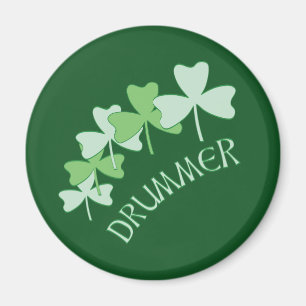 Imã Drummer Shamrocks Verde Descrito