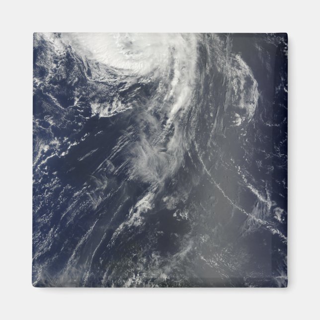 Imã Duas tempestades poderosas atravessam o oceano Atl (Frente)