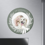 Imã Dusty Green e White Simple Wreath Foto de Natal<br><div class="desc">Imagem fotográfica de Natal com uma simples coroa de Natal. Para uma personalização mais avançada deste design,  clique no BOTÃO DE FERRAMENTAS DESIGN acima!</div>