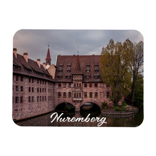 Ímã Edifício histórico ao pôr do sol em Nuremberga, Al (Horizontal)