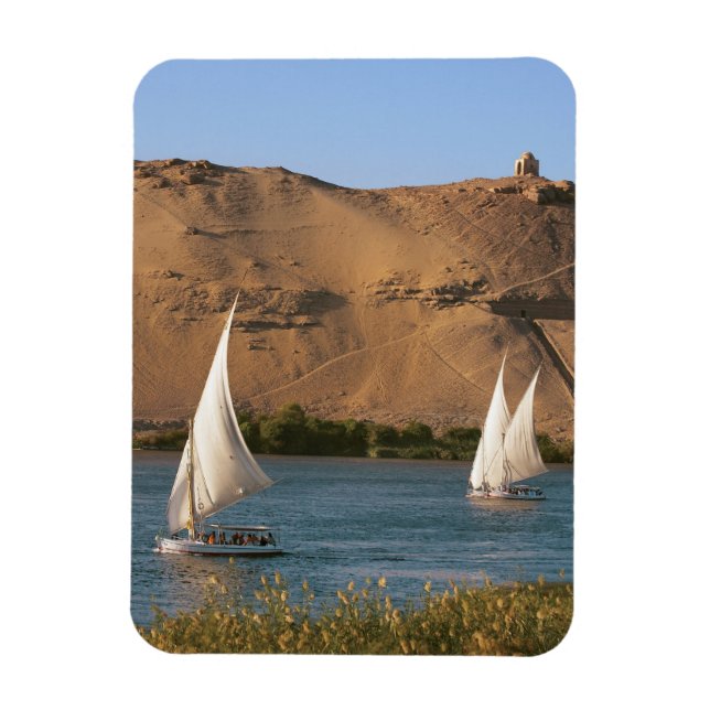 Ímã Egito, Assuã, Rio Nilo, barcos à vela Felucca, (Vertical)