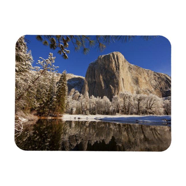 Ímã El Capitan reflete no rio Merced em (Horizontal)
