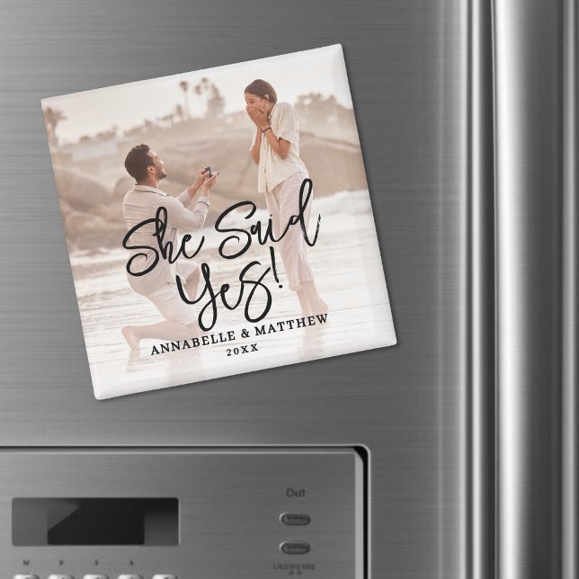 Imã Ela Disse Sim Foto de Noivado (She Said Yes Engagement Photo Magnet)