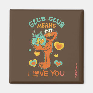 Imã Elmo segurando seu peixe dourado de estimação