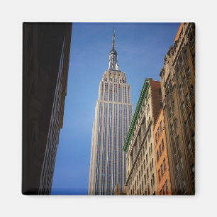 Imã Empire State Building contra o céu, NYC