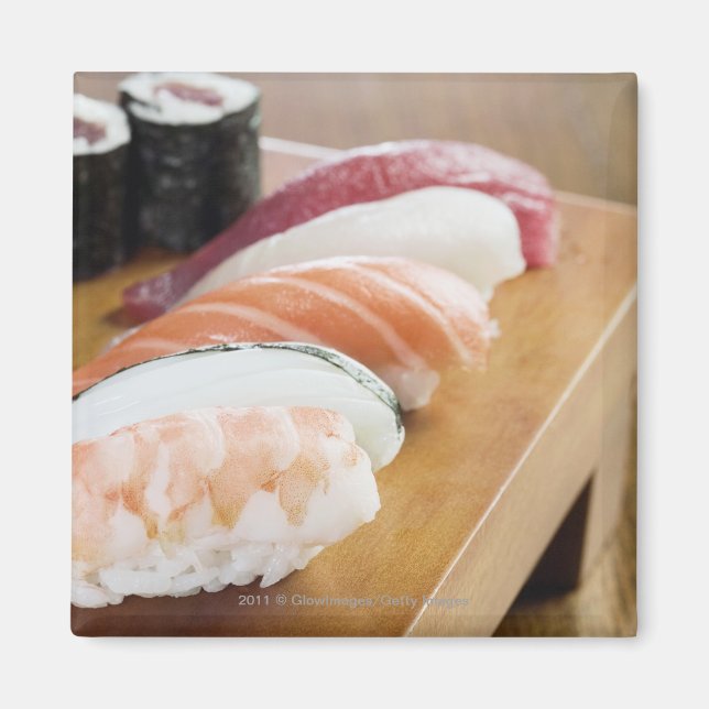 Imã Encerramento de sushi numa mesa (Frente)