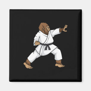 Imã Engraçado Ninja Bigfoot Fazendo Karate Com Samurai