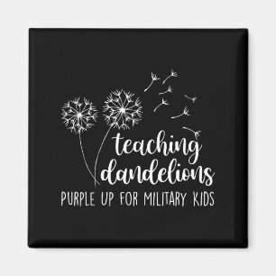 Imã Ensinando Dandelion Roxo para Crianças Militares