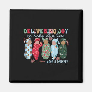 Imã Entregando Joy Um Bebê De Cada Vez