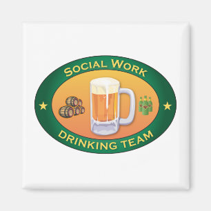 Imã Equipe do bebendo do trabalho social