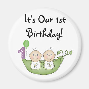Imã Ervilhas dos gêmeos em um primeiro aniversário d