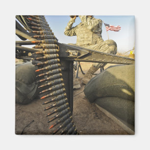 Imã escuteiros do soldado para a atividade inimiga