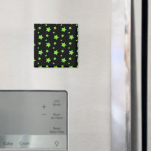 Estrelas verdes em padrão negro