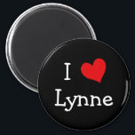 Imã Eu Amo Lynne<br><div class="desc">Adoro design de coração Lynne. Ótimas ideias de presente de aniversário.</div>