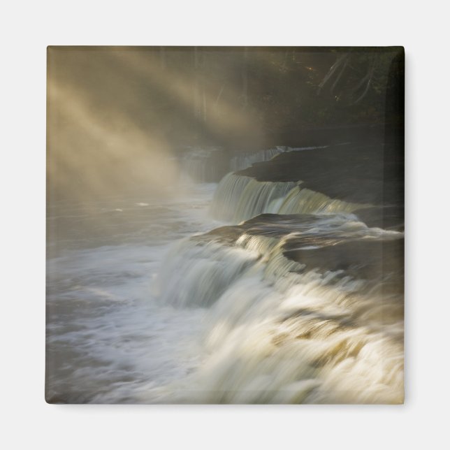 Imã EUA, Michigan, Península Superior. Sunbeams em (Frente)