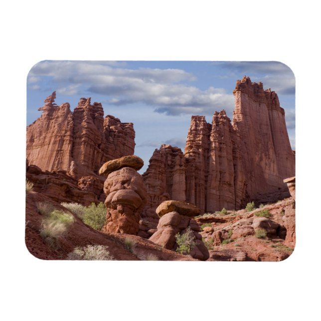 Ímã EUA, Utah. Vista das Torres Fisher. Crédito como:  (Horizontal)