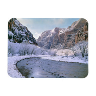 Ímã EUA, Utah, Zion NP. Neve fresca cobre o canyon