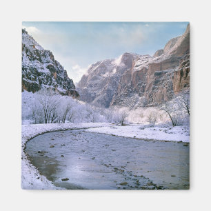 Imã EUA, Utah, Zion NP. Neve fresca cobre o canyon