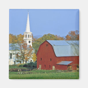 Imã EUA, Vermont, Peacham. Um celeiro vermelho e branc