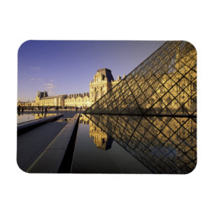 Ímã Europa, França, Paris. Le Louvre e vidro